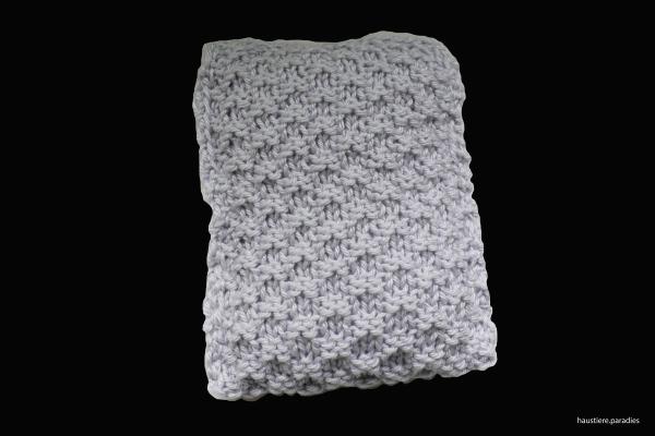 Spielkissen für Katzen gestrickt in hellgrau